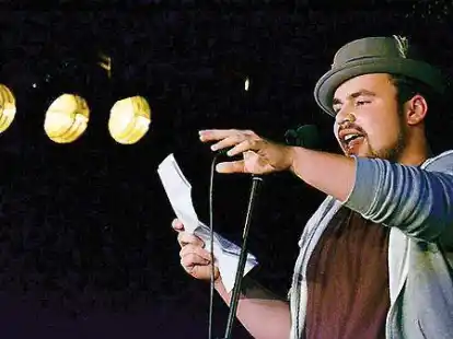 Hauke Schradde aus Delmenhorst zog als punktbester Nachwuchsdichter ins Finale ein.