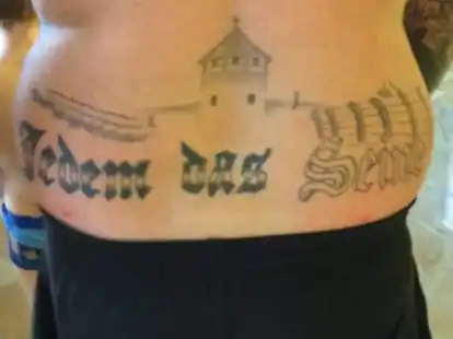 In einem Freizeitbad pr&auml;sentierte der 27-J&auml;hrige sein Nazi-Tattoo. &Uuml;ber Facebook wurde der Fall bekannt gemacht.
