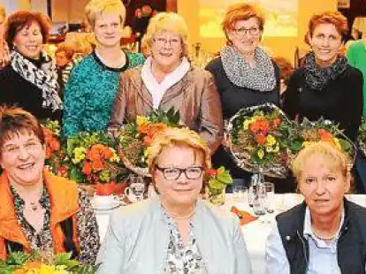 <p>                Nach der Wahl: (vorn, v.&thinsp;l.)  der gesch&auml;ftsf&uuml;hrende Vorstand Hanna Biebert, Ria Schr&ouml;der, B&auml;rbel Rodiek, Beate Engelbart, Ulrike Brandt; (hinten) Sybille Gimon, Marlies Benck, Rosemarie Brakhahn, Marlies Petermann (Fachaussch&uuml;sse), Hella Meyer (Kochen), Katja Pieper (Filzen) und die  Beisitzer Ilse Coldewey, Marlies Schweers-Weihe .    </p>