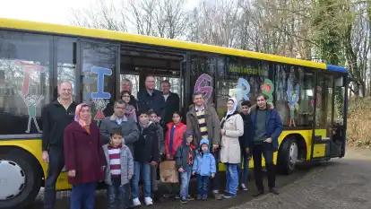 Mit dem &bdquo;Einsteigerbus&ldquo; besucht der VEJ h&auml;ufig Schulklassen oder Kinderg&auml;rten um ihnen das sichere Busfahren zu erl&auml;utern. Nun haben sie das f&uuml;r Fl&uuml;chtlingsfamilien gemacht.