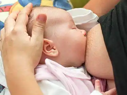 Stillen in der &Ouml;ffentlichkeit ist in Vareler Caf&eacute;s kein Problem &ndash; anders als etwa in Berlin.