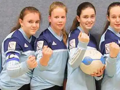 Entschlossen: die Faustballerinnen des Elsflether TB. Zum Team geh&ouml;ren (von links) Jolina den Dulk, Michelle Ettel,Melina H&ouml;lting, Lea Schulz, Valeria Schwab und Annkathrin den Dulk, Beke Beuth und Kim Jansen.