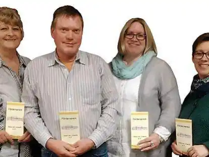 Der Vorstand des F&ouml;rdervereins des &bdquo;Haus am Urwald&ldquo; (von links): zweite Vorsitzende  Marion Schmolke, Kassenwart  Uwe Heinzelmann, die  Vorsitzende  Bianca Ewering-Jan&szlig;en und  Schriftf&uuml;hrerin  Kerstin Mack