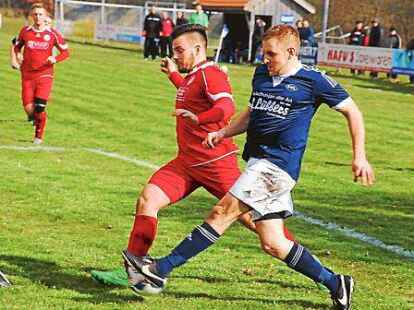 <p>Energisch nach vorne spielte  Wildeshausen (rote Trikots) beim 2:0 Erfolg erst nach dem Seitenwechsel.</p>
