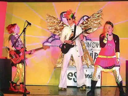 Rocken f&uuml;r Afrika:  (von links) Sonni Maier, Marcel Gewehrund Susan Lachermund im Gemeindehaus.