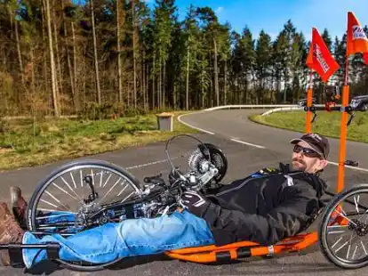 <p>Boris Guentel will&rsquo;s wissen und bleibt in Sachen Weltrekord am Ball. Derzeit trainiert der Extremsportler wieder intensiv mit seinem Fahrrad, einer Sonderanfertigung, die  per Handkurbel betrieben wird. </p>