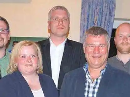 Der neue Vorstand des SV Altenoythe (v.l.): Sarah Golak, Jessica M&uuml;ller, Dennis L&ouml;schen, Verena Blome, Johannes Hardenberg, Ewald Tholen, Stefan Herbers, Herbert Rolfes und Markus Pape