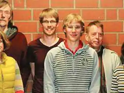 An der  Vereinsspitze (von links): Uwe G&auml;rtner (neu als Ehrenrat), Karin Goth (Beisitzerin), Stefan Marx (neuer 1. Vorsitzender), Andr&eacute; Tempel (neuer 2. Vorsitzender), Dennis Osterfeld (neuer Beisitzer), Armin Thomas (neuer Beisitzer), Renate Kukla-Muth (Beisitzerin), Andreas Eiselt (1. Kassenwart), Knut Wulfestieg (Beisitzer).