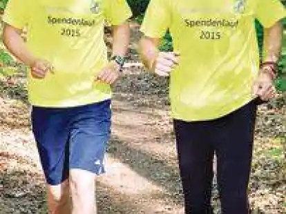 Trainieren f&uuml;r den 29. Mai: Michael Fleischer (links) und Betreuer Gerd von Seggern am Mittwoch  im Delmenhorster Tiergarten