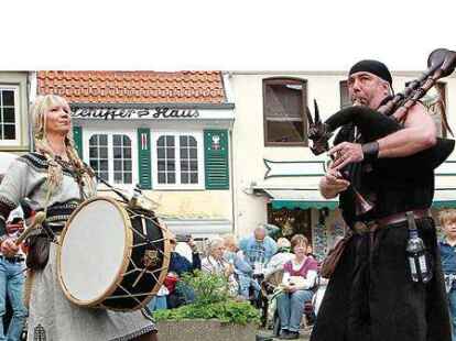 <p> Mit einer mittelalterlichen Festmeile wurde das zehnj&auml;hrige Bestehen des Geschichtenhauses gefeiert.</p>