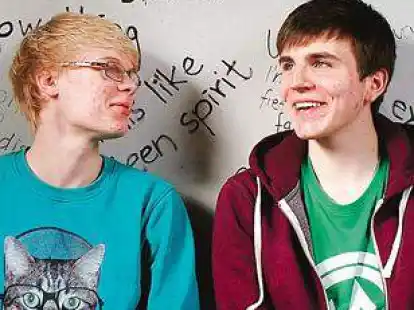 Mirko Gilster (links) und Alexander Bruns moderieren den Nominierungs-Slam im Kobi-Geb&auml;ude