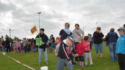 Etwa 400 Kinder kamen nach Falkenburg, um zu sprinten, zu springen und zu werfen.