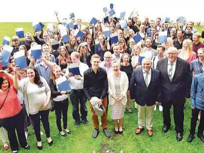 Hochstimmung: Bei der Zeugnis&uuml;bergabefeier des Deutschen Hotel- und Gastst&auml;ttenverbandes wurde  bei W&ouml;bken geb&uuml;hrend gefeiert.