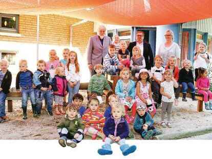 <p>Die Kleinen vom Kindergarten Sonnenblume freuen sich &uuml;ber die Spende f&uuml;r ihrer Matschanlage. </p>