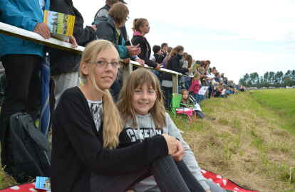 Nina (links), gemeinsam mit Leoni &thinsp;&thinsp;&thinsp;&thinsp;&thinsp;&thinsp;&thinsp;&thinsp;&thinsp;&thinsp;&thinsp;&thinsp;&thinsp;&thinsp;&thinsp;&thinsp;&thinsp;&thinsp;&thinsp;&thinsp;&thinsp;&thinsp;&thinsp;&thinsp;&thinsp;&thinsp;&thinsp;&thinsp;&thinsp;&thinsp;Bild: Antje Br&uuml;ggerhoff