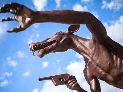 Wolfsskulptur in Berlin