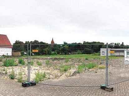 Freie Fl&auml;che: Bis vor wenigen Wochen stand hier das Restaurant Wolters. Bis Ende 2017 k&ouml;nnte der benachbarte Rewe-Markt neu gebaut werden.