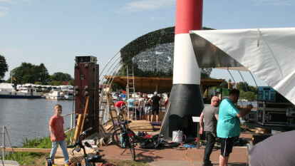 Die Vereine und Gruppen bauten ihre St&auml;nde und Buden beim Bar&szlig;eler Hafenfest ab.