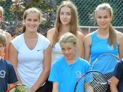 Die erfolgreichen Wardenburger:  Konstantin Buddenberg, Marie Brestrich und Felix Brigant (vorne von links) sowie  Justine Schneider, Insa Wask&ouml;nig, Marnie Schendel und Lina Brigant (hinten von links).