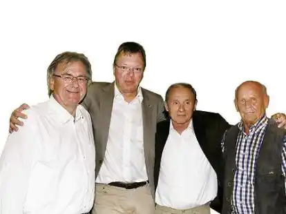 Die aktuellen und ehemaligen B&uuml;rgermeister beider Gemeinden (von links): Josef Hartdegen, Andreas Meinen, Stephan Igor und Ewald Spiekermann freuten sich &uuml;ber das Wiedersehen.