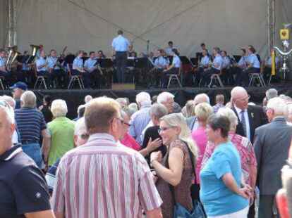 Mit Marsch-Musik der Bundeswehr und klassischen St&uuml;cken unterhielt das Luftwaffenmusikkorps M&uuml;nster die Zuh&ouml;rer.