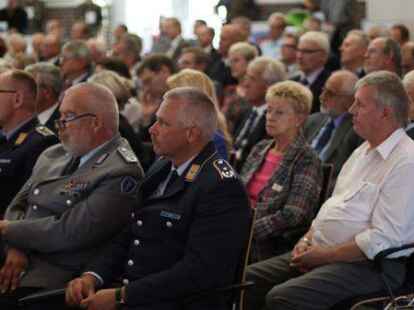 Zahlreiche G&auml;ste wohnten dem Festakt in der Delmenhorster Markthalle anl&auml;sslich des 60-j&auml;hrigen Bestehens des Garnisonsstandortes bei.