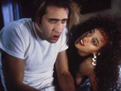 Nicolas Cage mit Jennifer Beals in einer Szene aus &bdquo;Vampire&rsquo;s Kiss&ldquo;.