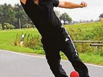 <p>Abgehoben: Schweinebr&uuml;cks  Verbandsliga-Bo&szlig;ler um  Danny Wichert setzten ihren H&ouml;henflug fort.</p>