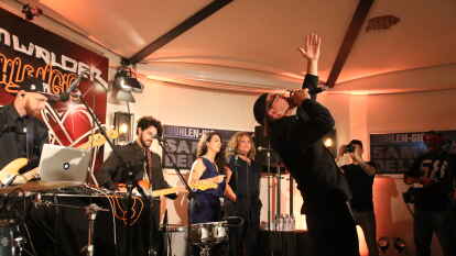 Flowin Immo k&uuml;ndigte den Stargast an.