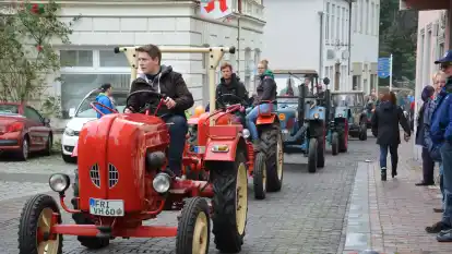Br&uuml;llmarkt Umzug Jever