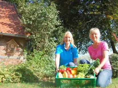 Meike Suhr und Marion Kr&uuml;ger pr&auml;sentieren die Hofkiste Grummersort.