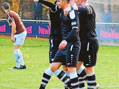 Noch jubelten die Spieler des BVC, am Ende waren sie bitter entt&auml;uscht &uuml;ber das 2:2 in Braunschweig.