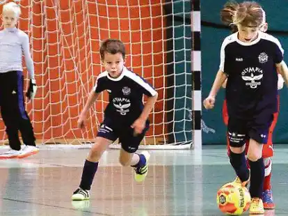 Erfolg f&uuml;r die E-Jugend des TSV Ganderkesee: Beim Wintercup des TSV Gro&szlig;enkneten wurde Tade Br&uuml;ggemann  bester Torh&uuml;ter. Boje Kautz (Mitte) traf acht Mal.