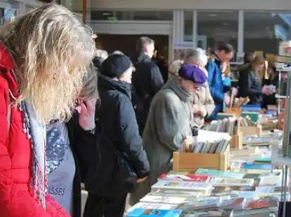 B&uuml;cher, so weit das Auge blickt: Bei den Zwischenahner B&uuml;chertagen kommen Leseratten auf ihre Kosten.