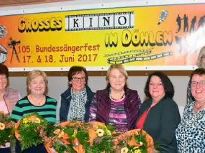 Gut gelaunt: Dieser   elf   Frauen und  M&auml;nner bei den Ehrungen des Gesangvereins &bdquo;Frohsinn&ldquo; D&ouml;hlen.