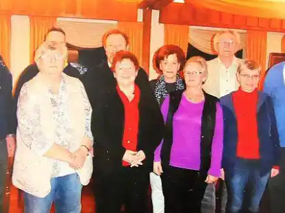 Jahreshauptversammlung der Huder Klosterbuben (von links): Dieter Br&uuml;ning, Renate Spille, Detlef W&uuml;bbeler, Ingrid R&uuml;debusch, Herbert Strosetzky, Herta Schwanewede, Anneliese Berding, Erika H&ouml;vener, Hans-Wilhelm Berding und Waldemar R&uuml;debusch.