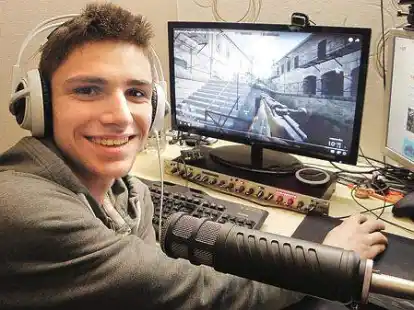 <p>Ihm wird beim Spielen zugeguckt und zugeh&ouml;rt: der Delmenhorster Philipp Scheibe m&ouml;chte mit seinen Videos auf Youtube durchstarten. Die M&uuml;he honorieren seine Fans mit kleinen Spenden. Bis zu  150 Zuschauer verzeichnet er in der Regel. </p>