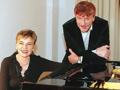 Nach Frankreich entf&uuml;hren Ulrike Moortgat-Pick und  Werner Kirsten ihre Zuh&ouml;rer am 2. M&auml;rz in der LMG-Aula.