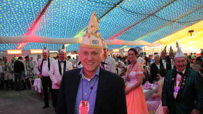 Der neue Ehrenkappen-Tr&auml;ger Karsten Kolloge beim GGV-Fr&uuml;hschoppen