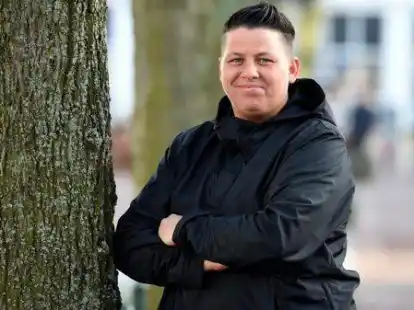 Die S&auml;ngerin Kerstin Ott  in Heide : Ihr Lied &bdquo;Die immer lacht&ldquo; ist der erfolgreichste deutschsprachige Titel des Jahres 2016. Das ermittelte das N&uuml;rnberger Marktforschungsunternehmen GfK auf Basis von Abverkaufszahlen und Radio-Auswertungen.