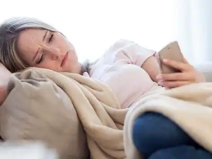 Wer den Ex weiterhin auf Social Media &uuml;berwacht, tut sich schwer, ihn loszulassen.