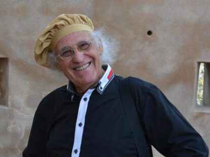 Die jeversche Delegation in Cullera. Auch der K&uuml;nstler Salvador Ferrer zeigte sich und seine Kunst.