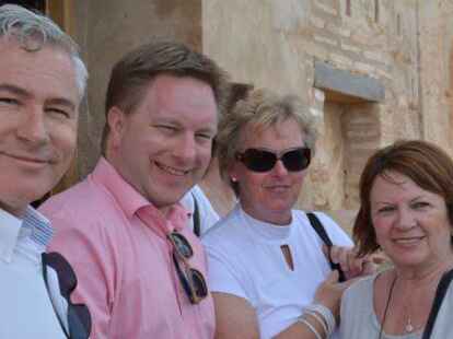 Die jeversche Delegation schaut sich auch die Burg von Cullera an.