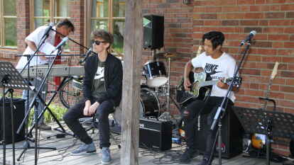 Auch die Band begeisterte vor der Farmschule