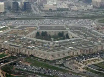 Die Simulation, bei der eine Abfangrakete ein Geschoss mit nachgeahmten Sprengkopf zerst&ouml;rte, sei eine &bdquo;unglaubliche Leistung&ldquo; gewesen, sagte der Leiter der Pentagon-Beh&ouml;rde Jim Syring.