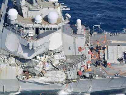 Der US-Zerst&ouml;rer &bdquo;Fitzgerald&ldquo;  ist mit einem Containerschiff kollidiert.