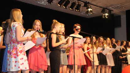 Die Absolventen sangen gemeinsam &bdquo;We&rsquo;re all in this together&ldquo;.