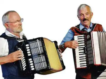 <p>Sorgten f&uuml;r Unterhaltung und gute Stimmung: Christoph Groninger (links) und Hermann Hohlen mit Akkordeon. </p>