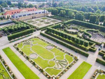 Die Galerie (hinten links) in den Herrenh&auml;user G&auml;rten in Hannover. Ernst August von Hannover und seine Frau, die Modedesignerin Ekaterina Malysheva sollen nach ihrer kirchlichen Trauung am 8. Juli zu einem Empfang in die Galerie geladen haben.