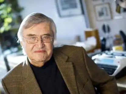 Der vielfach ausgezeichnete Schriftsteller Peter H&auml;rtling ist im Alter von 83 Jahren in R&uuml;sselsheim gestorben.